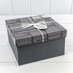 Коробки Квадратные Набор 1/3 21*21*12,3 с бантиком "Газета" Чёрный 1/18 Арт: 721627/1