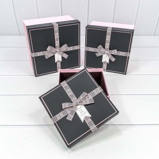 Коробки Квадратные Набор 1/3 21*21*12,3 с бантом Чёрный/Розовый 1/18 Арт: 721613/4